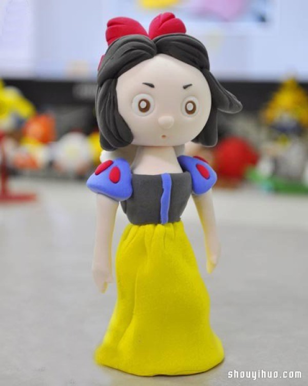 Detailed illustrated tutorial on clay making of a cute girl wearing a long skirt