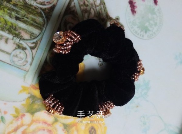 Tutorial on how to transform ordinary hair ties into DIY beautiful beaded hair ties