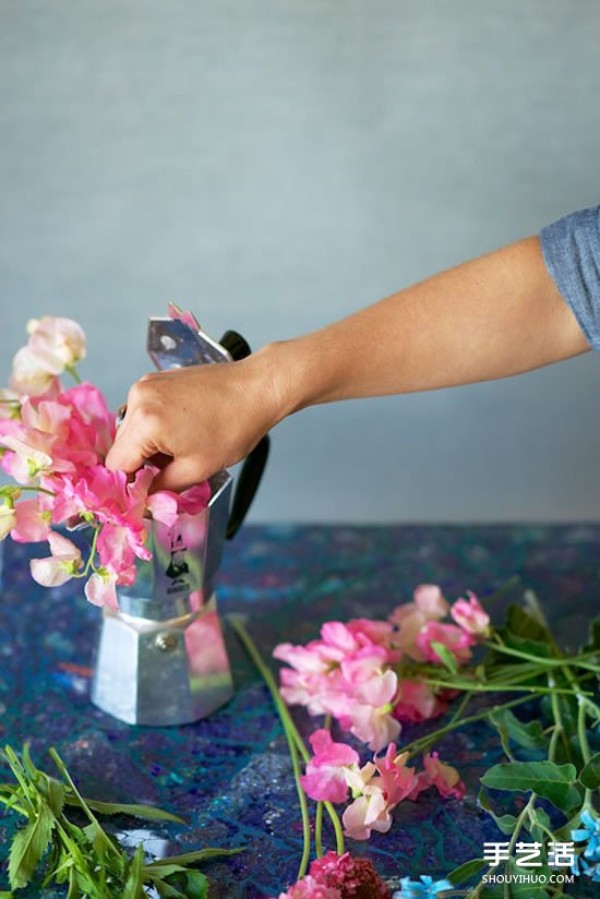 Discarded coffee machine turned into flower vase DIY tutorial with earthy flavor