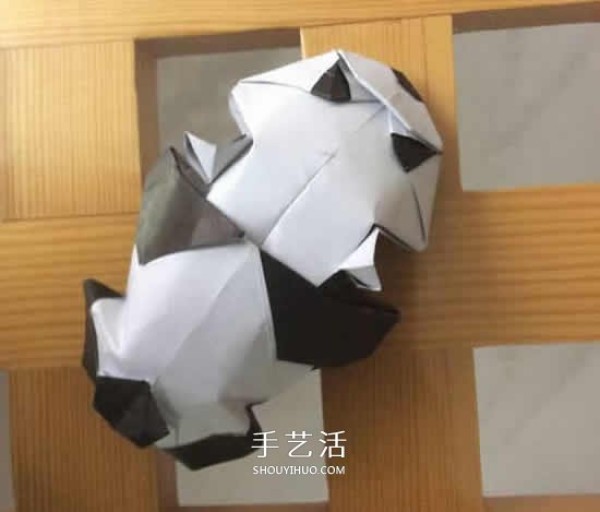 The origami step-by-step illustration of the crawling giant panda is so naive and cute~