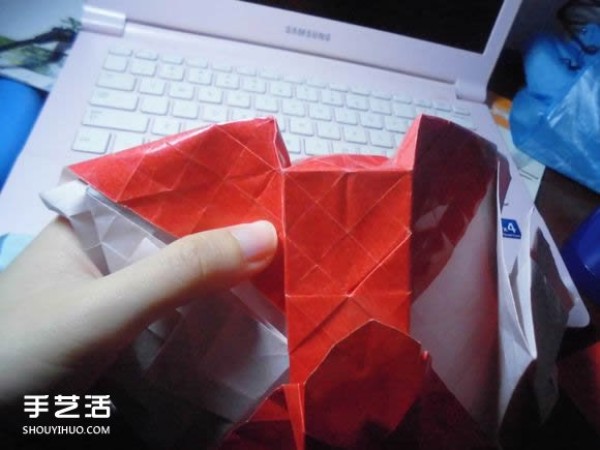 Kissing Fish Origami Illustration of the Super Complex Heart Folding Process