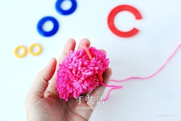 Make your own Valentines Day packaging and decoration! How to make DIY warm yarn balls