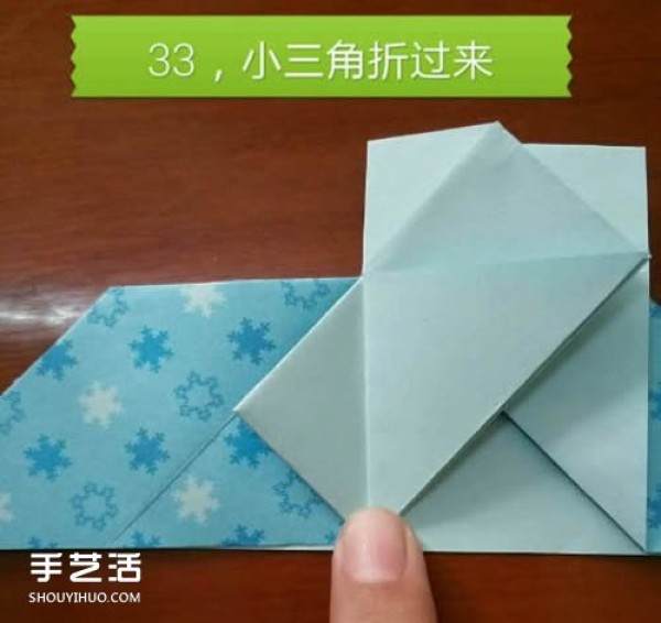 Illustrations on how to fold a butterfly flying into a heart, step-by-step instructions on origami with a butterflys heart shape