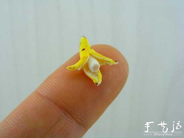 Miniature food on your fingertips