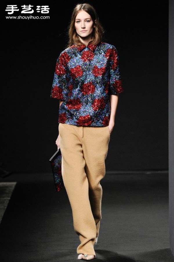 The 2014 autumn and winter clothing series breaks the dullness of autumn and winter, and a hundred flowers bloom