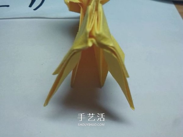 The detailed origami illustration process will teach you how to fold a three-dimensional rabbit