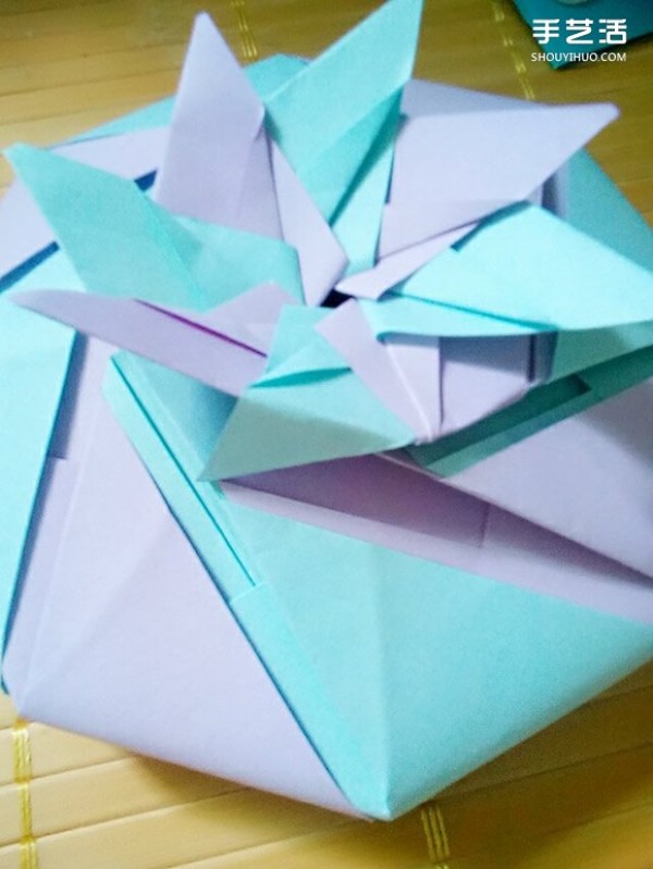 How to Origami a Chinese Valentines Day Gift Box, Illustrations of How to Fold an Octagonal Paper Box