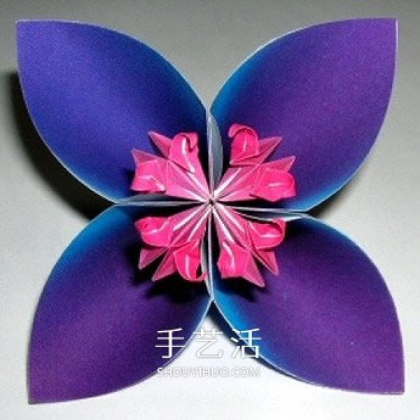 Illustration of the origami method of six four-petal flowers combined into beautiful flower balls