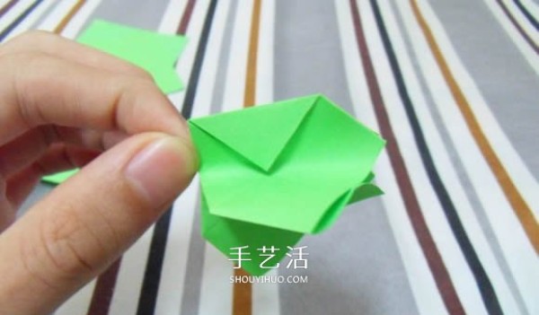 Tutorial on handmade origami flower holders can perfectly match Kawasaki roses