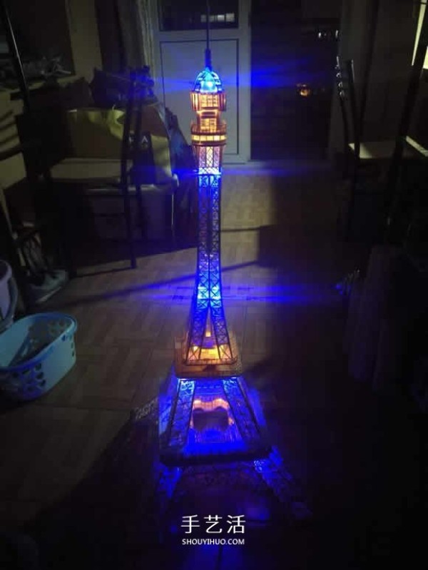 Detailed illustrated tutorial on hand-made Eiffel Tower model with bamboo sticks