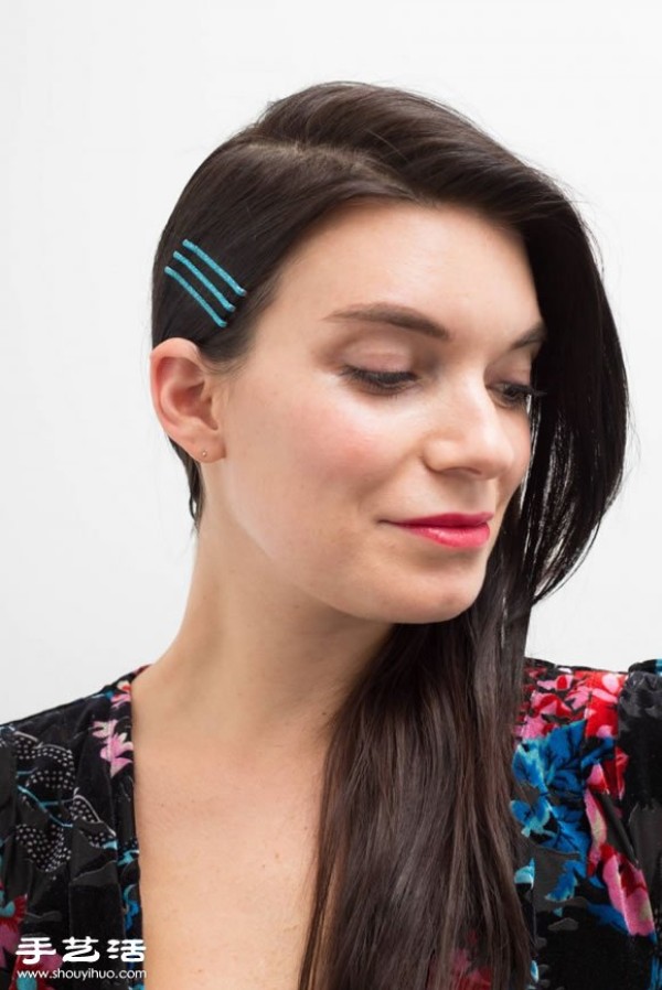 Hairpins can also create new tricks and 15 pretty hairstyles can be easily completed