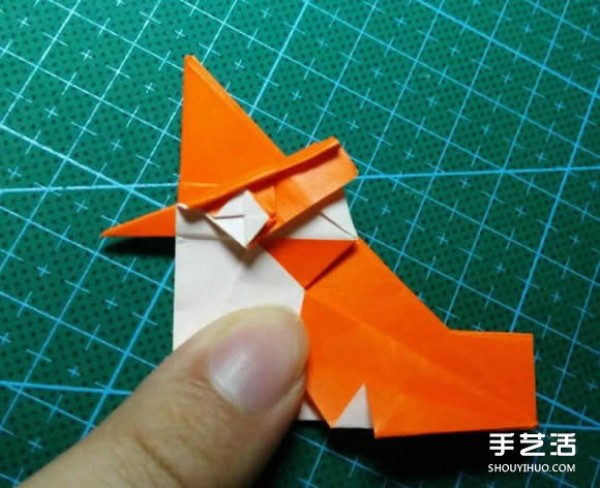 How to fold a kingfisher. Detailed instructions on how to fold a kingfisher.