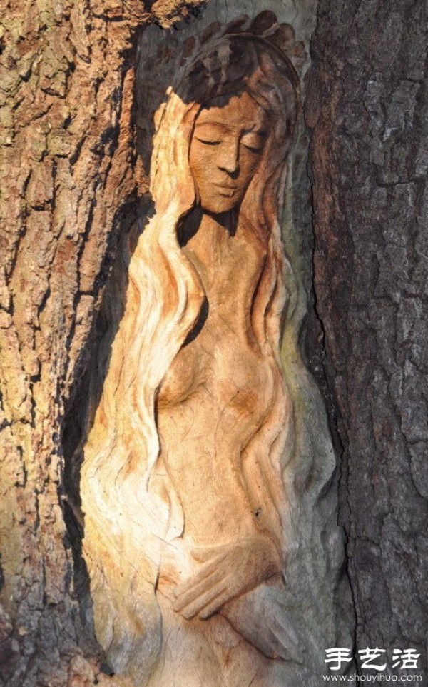 The fusion of tree carving sculpture art and nature