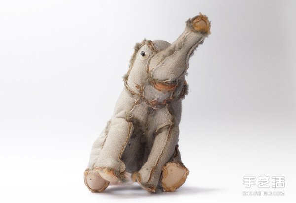 Old puppets are transformed by DIY and turned inside out and immediately gain new life