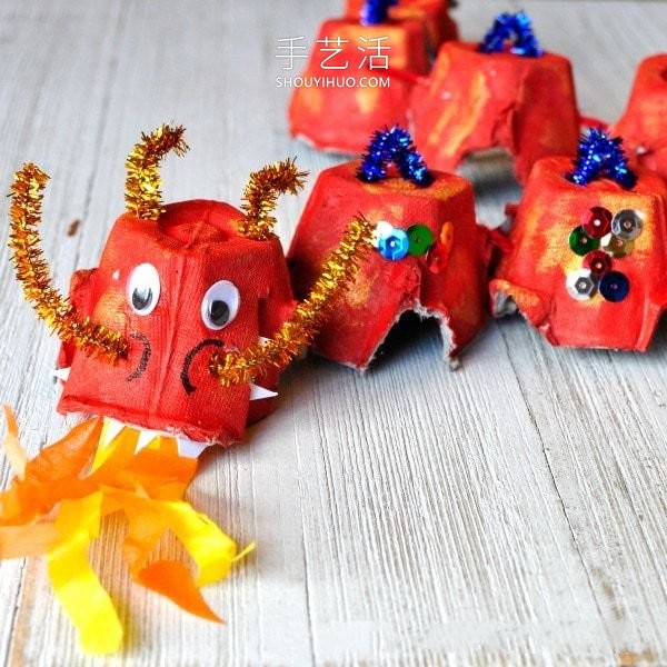 Egg tray for hand-making process of Chinese dragon in kindergarten