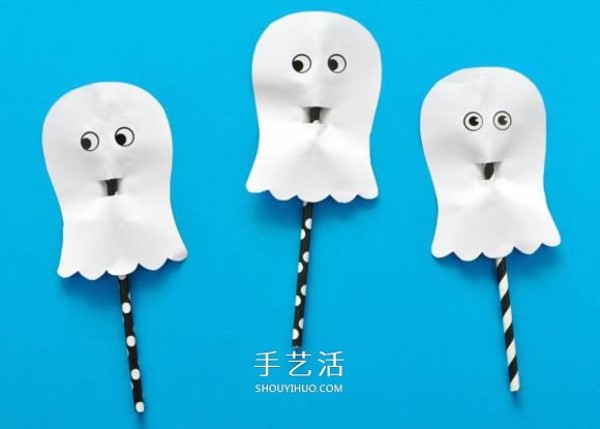 It only takes a few minutes! How to make Halloween ghosts for toddlers