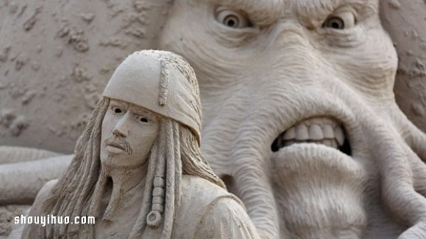 Hollywood movie themed sand sculptures to feel the artistic charm of sand