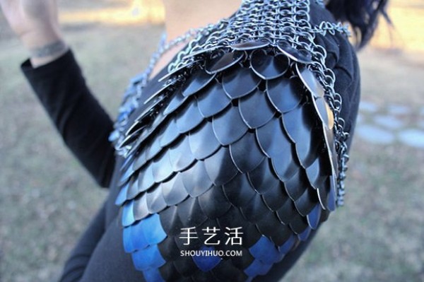 Translate the ideas in your mind into physical products, armor jewelry covered with scales