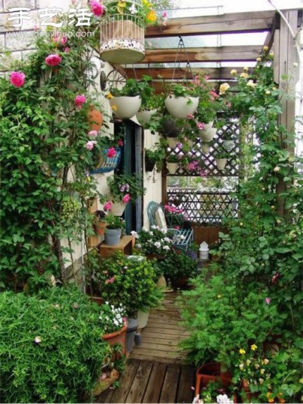 A fairy-tale balcony arrangement full of flowers and plants