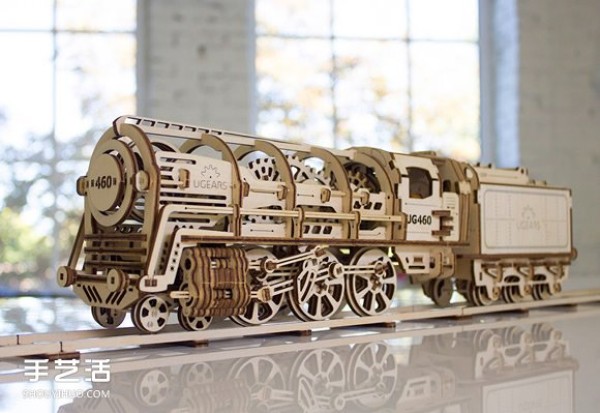 The little train is moving! Self-driven mechanical gear DIY model