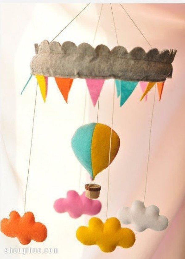 Super cuteBabies will definitely like the non-woven wind chime trinkets