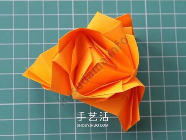 The folding tutorial of combining roses can also make a rose ball