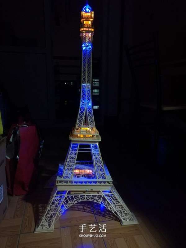 Detailed illustrated tutorial on hand-made Eiffel Tower model with bamboo sticks