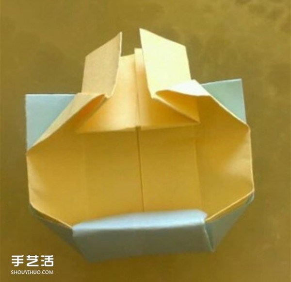 An illustrated tutorial on how to fold a three-dimensional bed, detailed instructions on how to make an origami bed