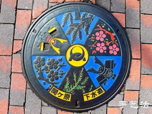 Japanese street creative manhole cover DIY design