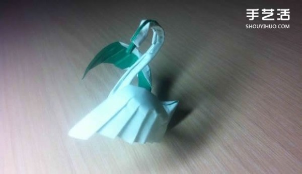 White Swan Origami Illustration Tutorial How to Fold a Swan with Steps