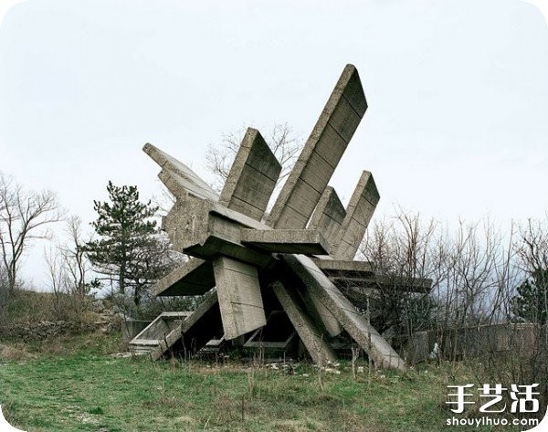 Former Yugoslavia: Postmodern Monumental Sculptures