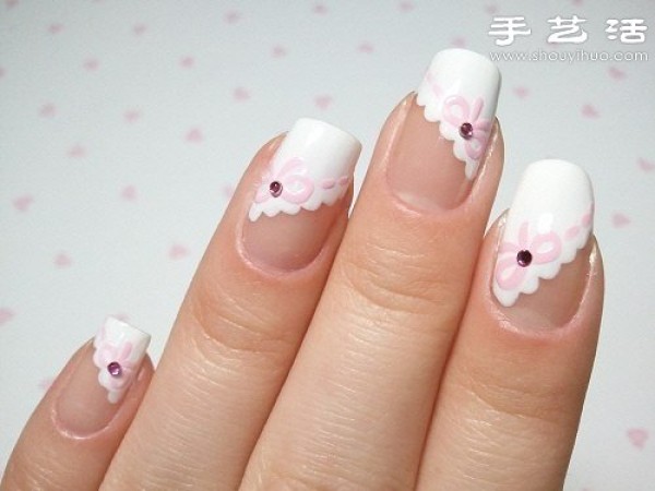 Cute and Quiet White Manicure Tutorial with Bow Pattern