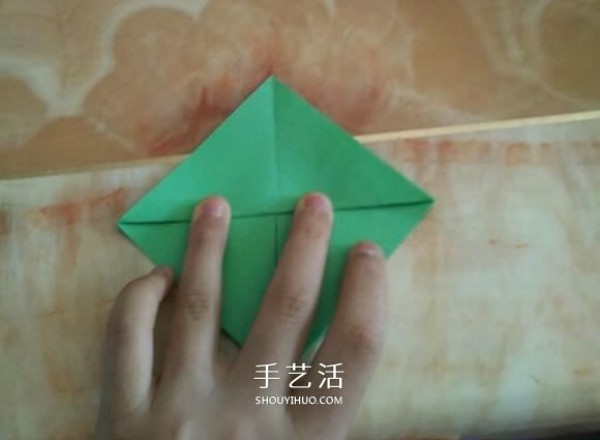 Simple handmade origami box with illustrations of how to fold a beautiful square carton