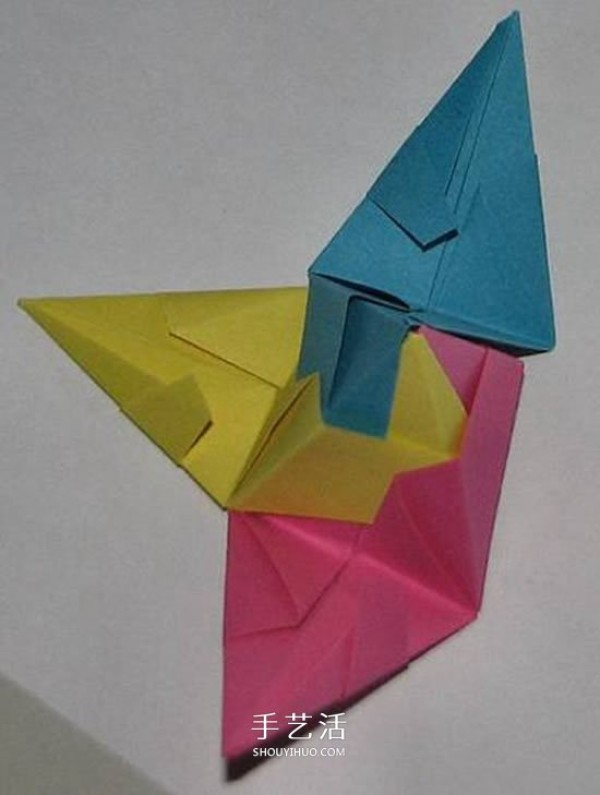 Illustrations of how to fold three-dimensional stars, step-by-step pictures of origami star bouquets