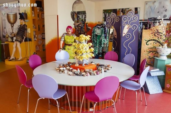 The immortal legendary master in the fashion industry ZANDRA RHODES