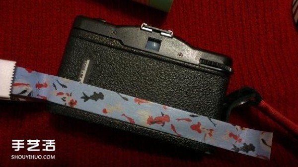 Renovate and renovate old cameras and renovate and renovate cameras using DIY tape and paper