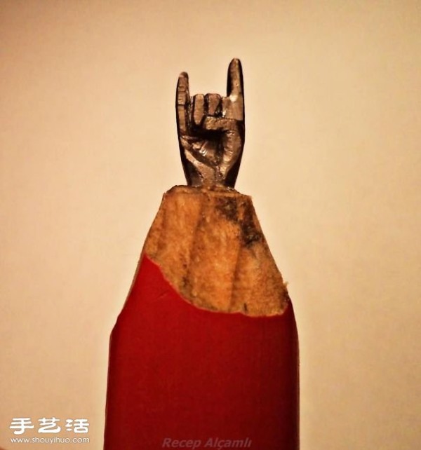 Shocking pencil lead carving. Do you want to try DIY too? 