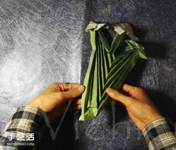 Sansheng Rose Origami Illustration: Fold Three Roses from One Piece of Paper