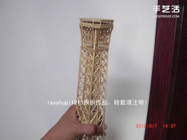 A detailed illustrated tutorial on making a model of the Eiffel Tower using chopsticks and bamboo skewers