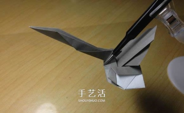 The origami method of an excavator illustrates the folding process of a manual excavator