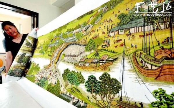 The cross-stitching of the huge "Along the River During the Qingming Festival" took 3 years to complete