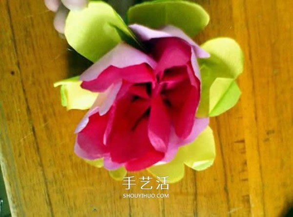 The folding method of rose flowers is simple and easy to learn to make handmade rose flowers for Valentines Day