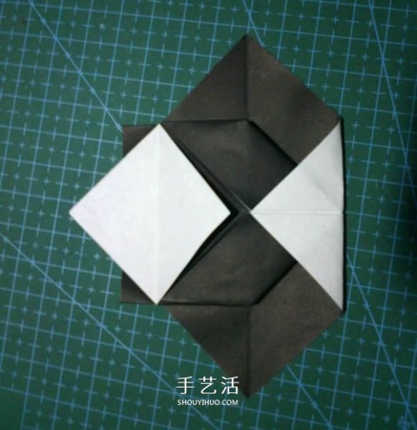 Fold a national treasure and come out! Illustration of the origami method of cute giant panda