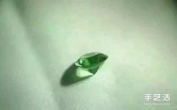 How to make diamonds from beer bottles, the whole process of grinding beer bottles into green diamonds