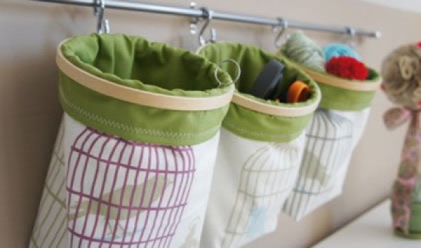 Handmade method of fabric wall hanging storage bag