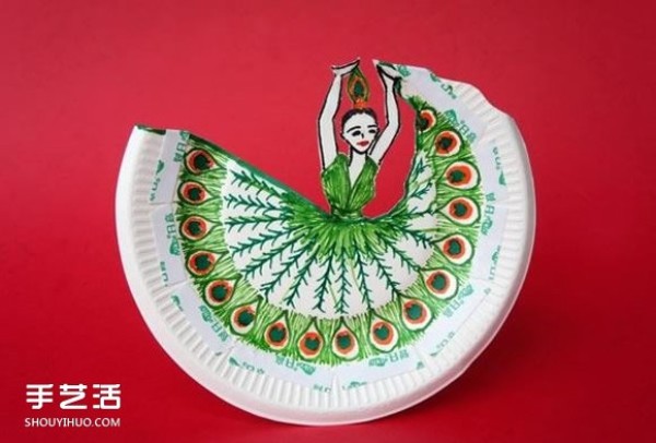 Beautiful childrens paper plate painting: handmade by a girl dancing peacock dance