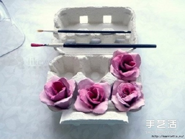 Handmade egg tray with rose decoration can be used even at weddings