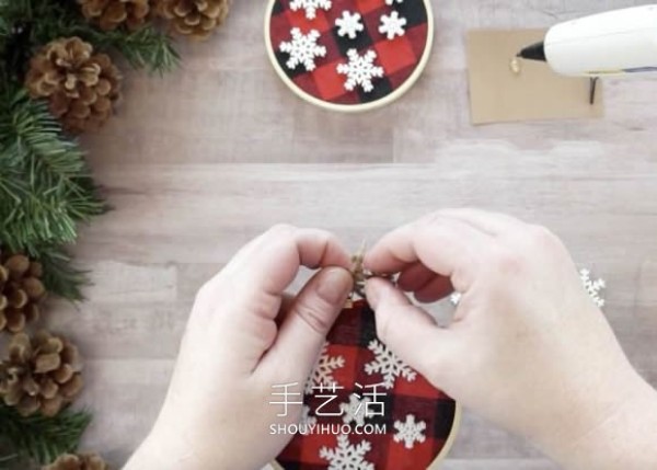 Tutorial on how to make handmade Christmas ball decorations in the embroidery shed