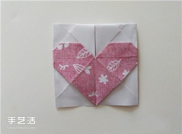 Illustration of the origami method of playing card diamonds and hearts