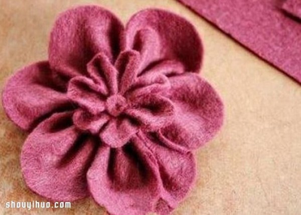 Double-layer non-woven flower fabric hand-made illustrated tutorial